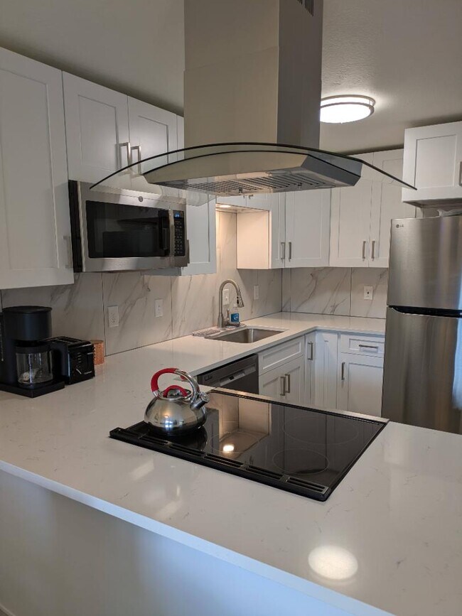 Photo - 425 Manhattan Dr