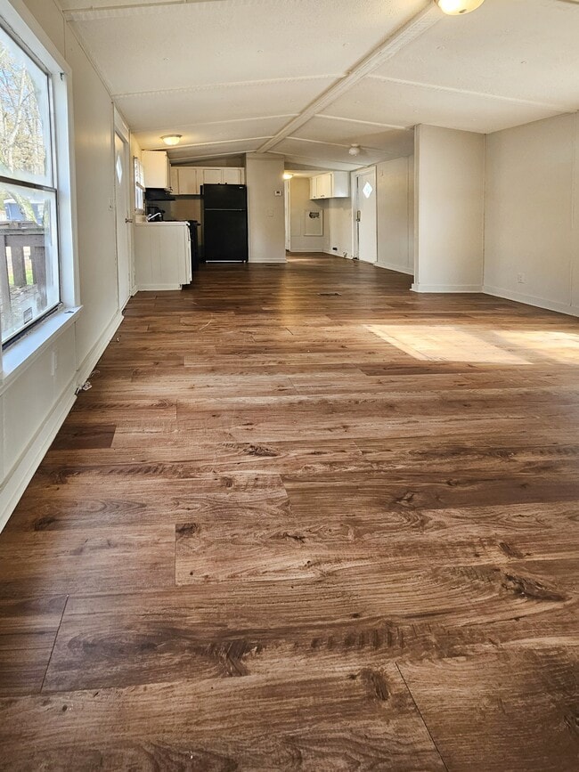 Photo - 412 McElhaney Rd