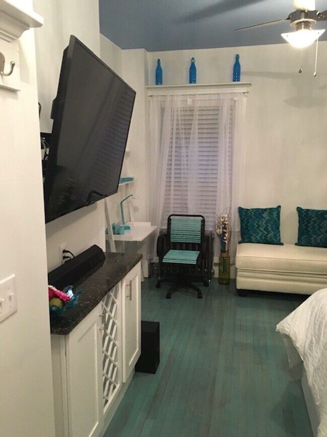 Photo - Updated Studio/1 BA