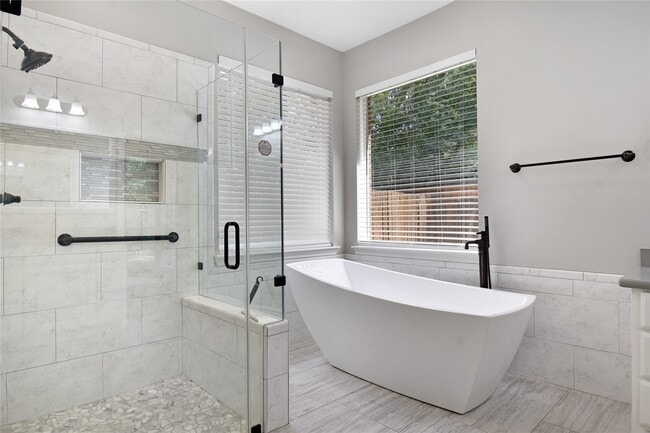 Photo - 152 W Amberglow Cir