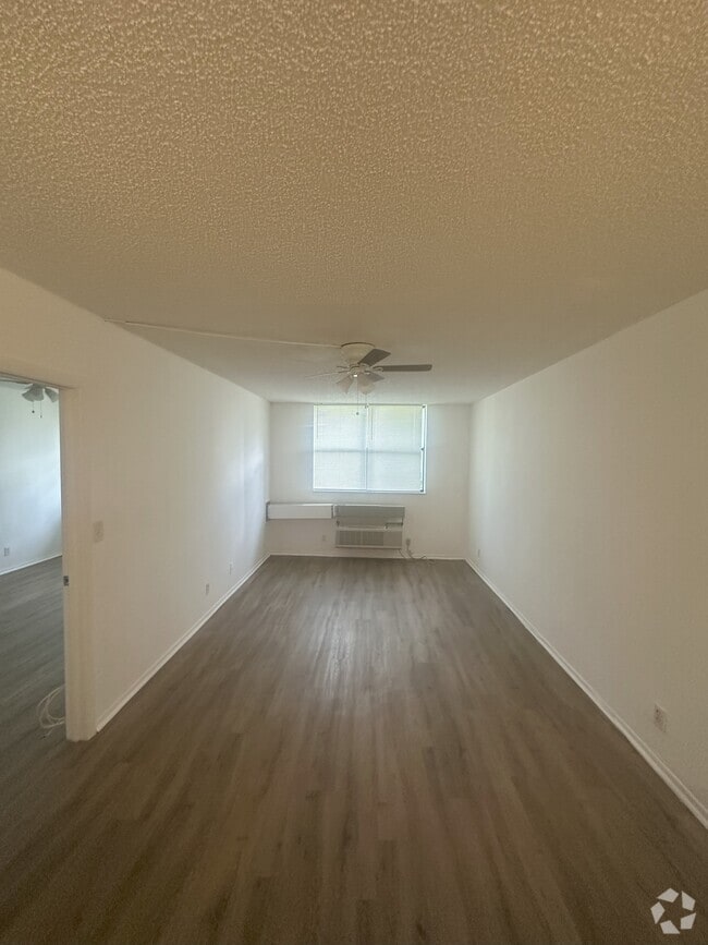 Building Photo - 2401 Riverside Dr Unit 514 Rental