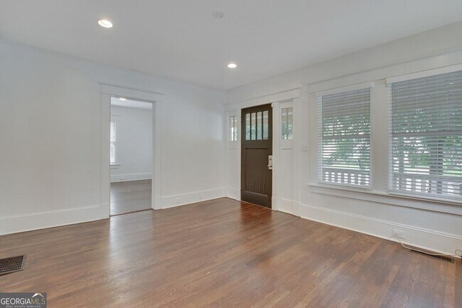 Photo - 860 Metropolitan Pkwy SW