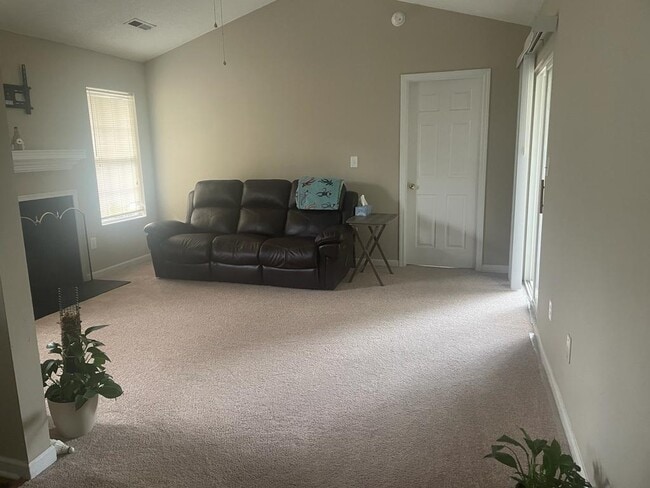 Living room - 30 Bailess Ct