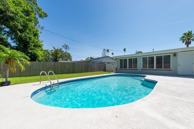 Photo - 5600 Bayou Grande Blvd NE