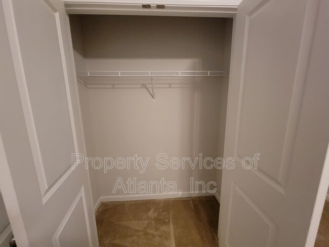 Photo - 833 Royal Red Ct