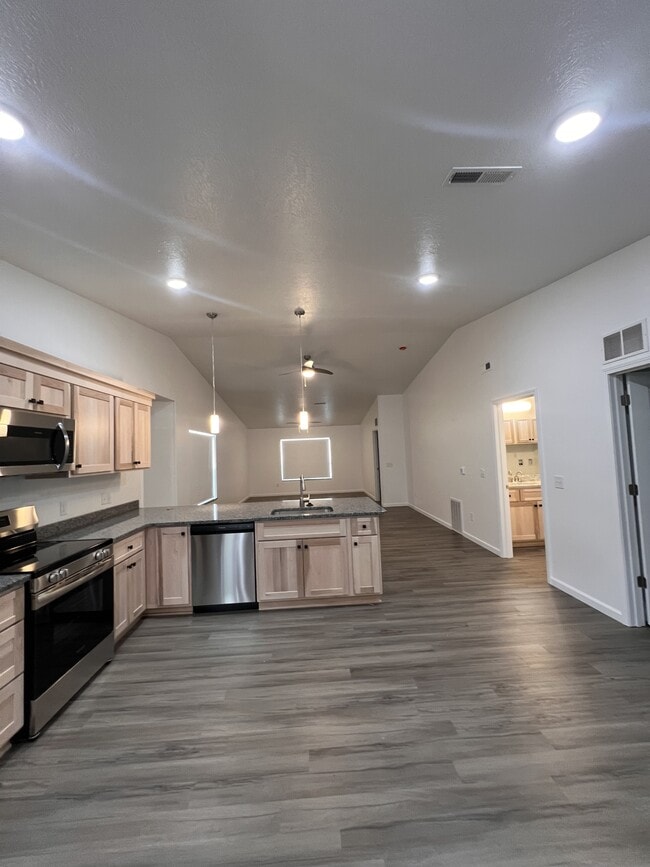 Photo - 209 Millersburg St