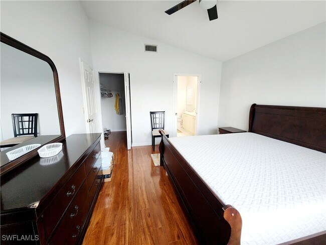 Building Photo - 6270 Huntington Lakes Cir Unit 201