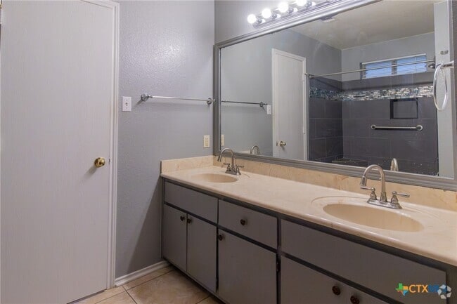 Building Photo - 4406 Bowles Dr Rental