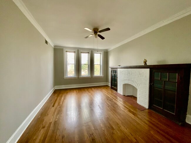 Photo - 5511 W Diversey Ave