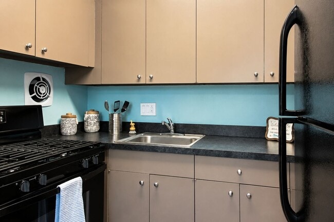 Camp Hill Plaza Apartment Homes