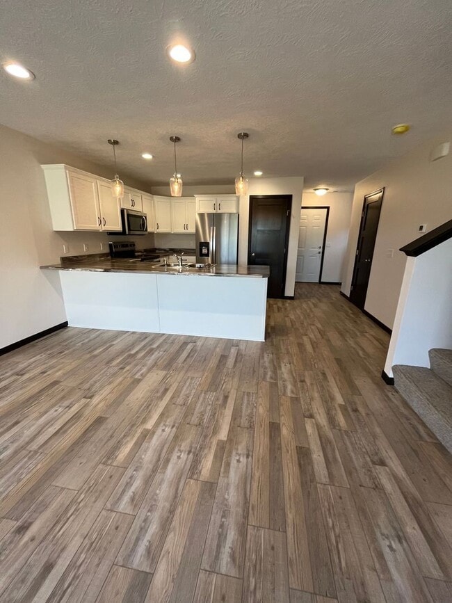 Building Photo - 3 Bed/2 Bath West Side Twinhome For Rent!!