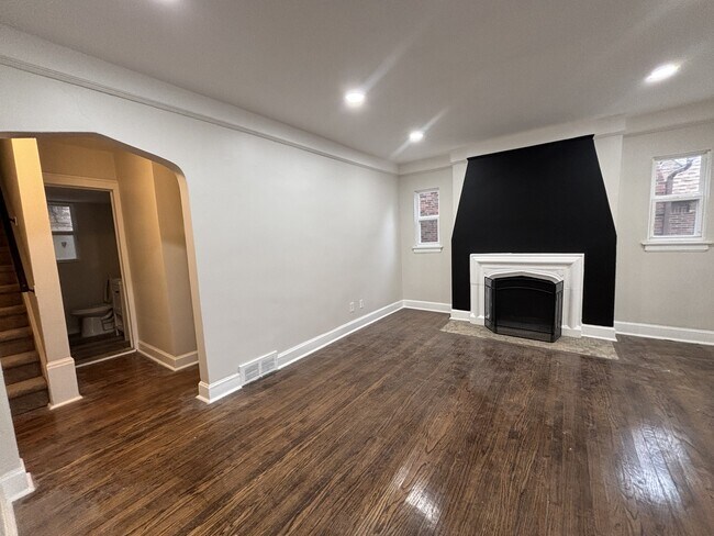 Photo - 8817 Marseilles St