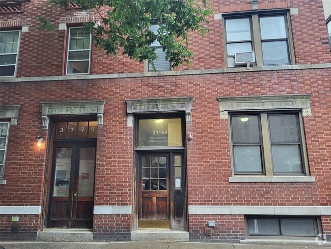 Building Photo - 37-68-68 64th St Rental