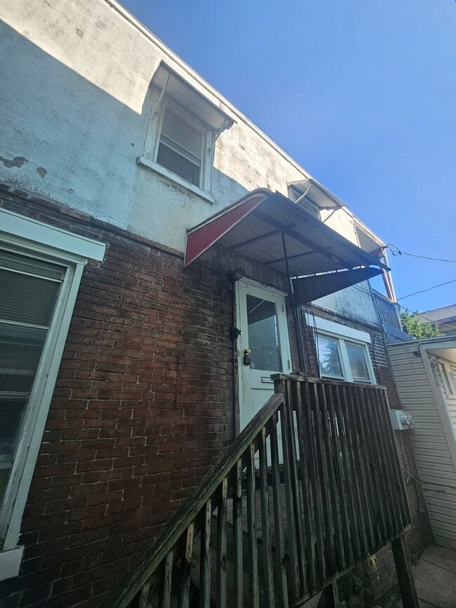 Photo - 2534 Derry St Unit 2