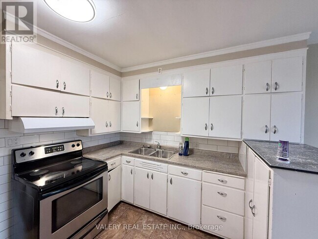 Photo - 26 Talbot St W