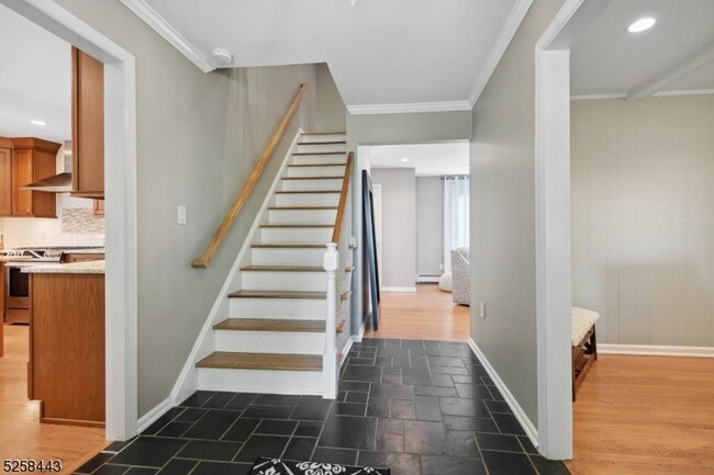 Photo - 204 Deerfield Ln