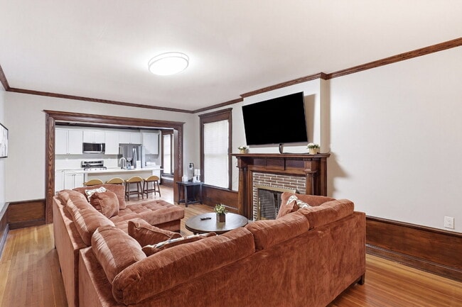 Building Photo - Furnished 10-Bedroom Single-Family Home in Buffalo