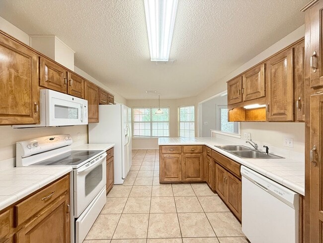 Photo - Spacious 4-Bedroom Home - Woodbine Springs