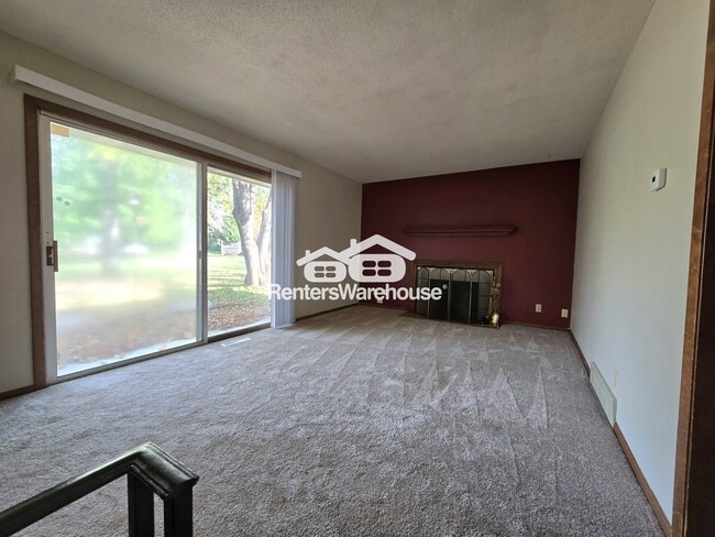 Photo - 32 Woodpecker Ridge Rd