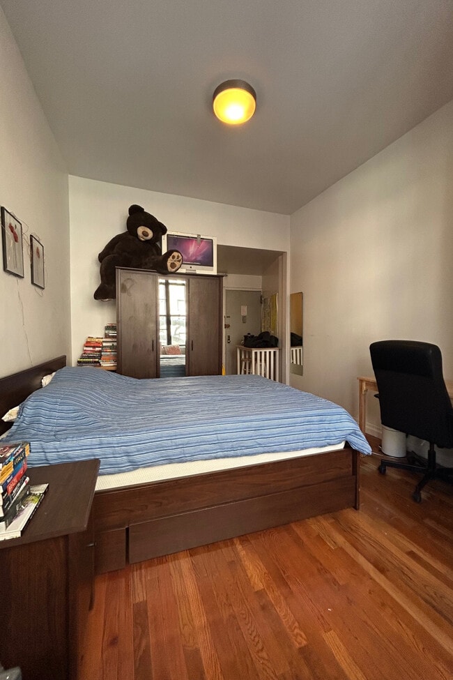 Photo - 276 W 71st St