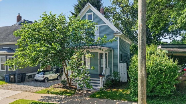 Photo - 207 W Jefferson St