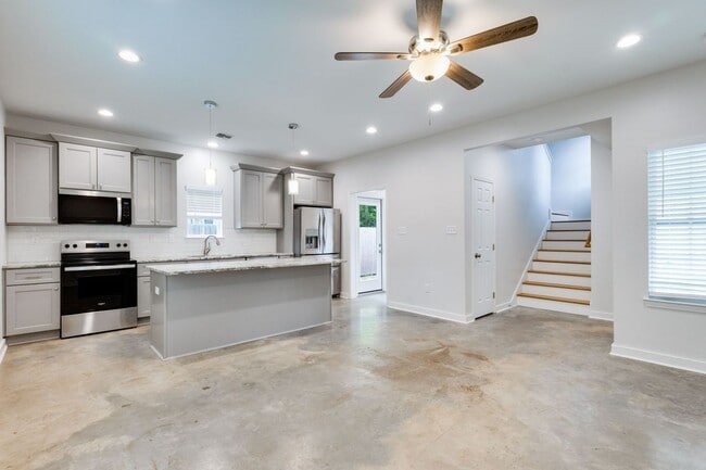 Photo - 204 Romero St