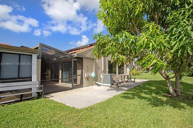 Photo - 524 Village Lake Dr