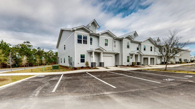 Photo - End unit! Washer/Dryer Included! Beautiful 3 Bedroom Townhome (larger floorpan) with Screened-In...