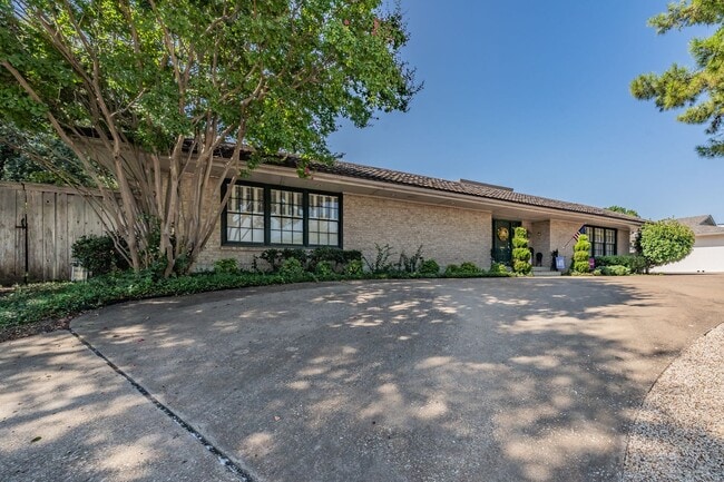 Photo - Spacious 3 Bed, 2 Bath Duplex in the Heart of Overton West