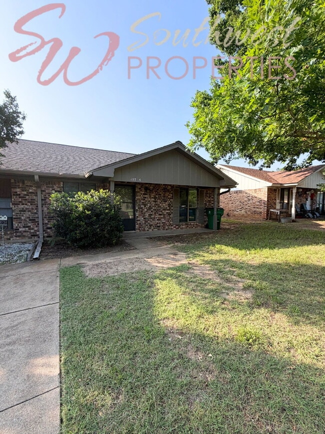 Building Photo - 3 bedroom 2 bath in an excellent neighborhood Unit A