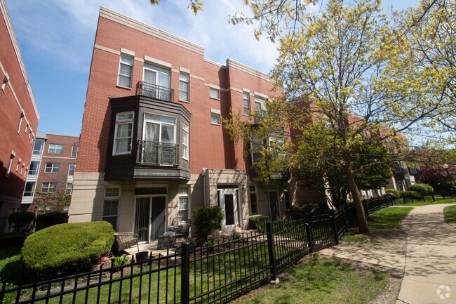 Building Photo - 814 W University Ln Rental