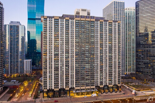 Photo - 400 E Randolph St