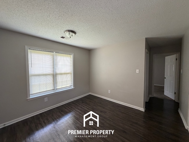 Move-In Ready 3BR/2BA Home in 38133 - Hardwood Floors & Great Storage