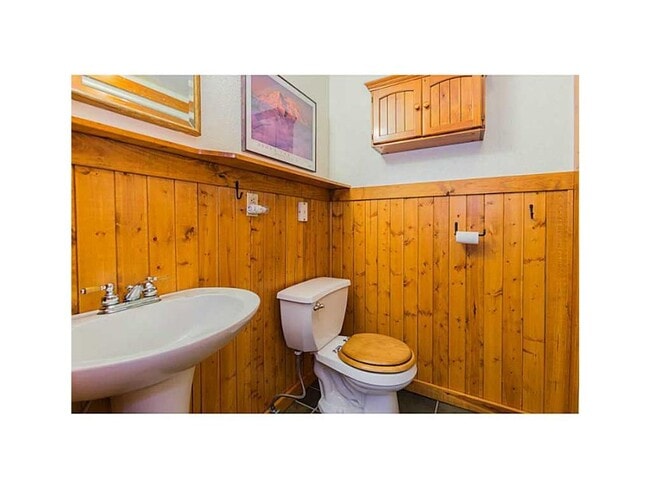 Photo - 4 bedroom rustic home, private acreage