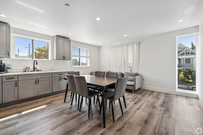 1270 Rolland Curtis Pl