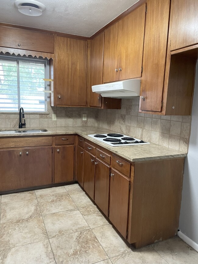 Photo - 1305 Peterson Dr