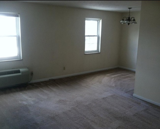 Dining Nook - Victorian Arms Apartments