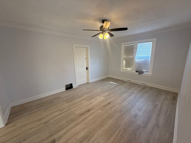 Photo - Available Now - Single Family House 4 Bedroom 2 Bath located in Roseland