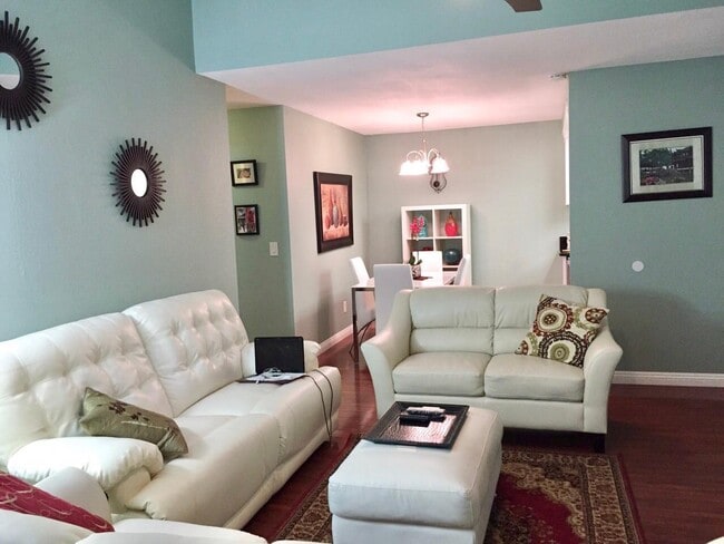 Building Photo - 10232 Black Mountain Rd Unit 104