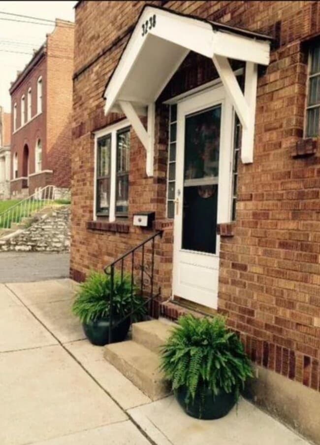 Building Photo - 3238 Mt Pleasant St