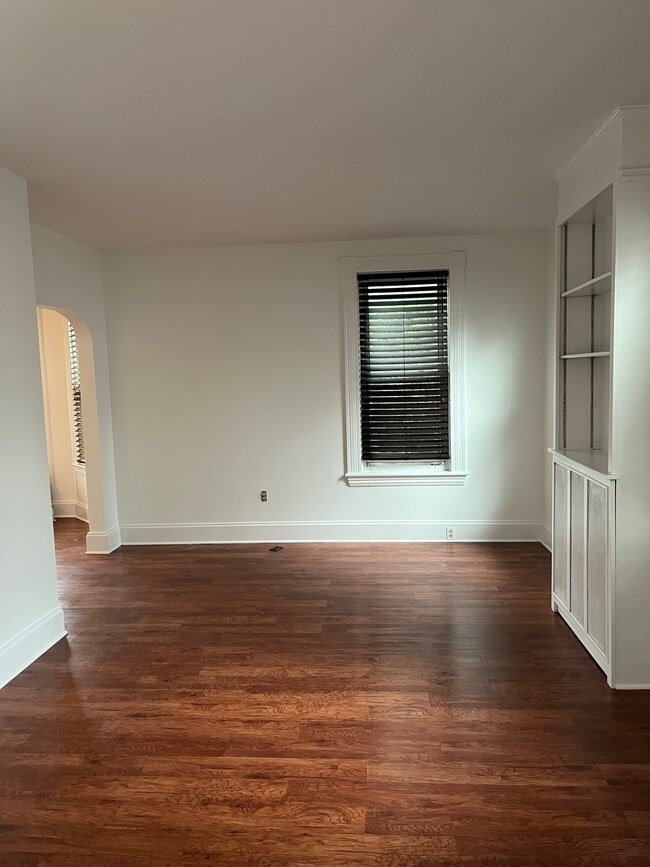 30 N Broad St
