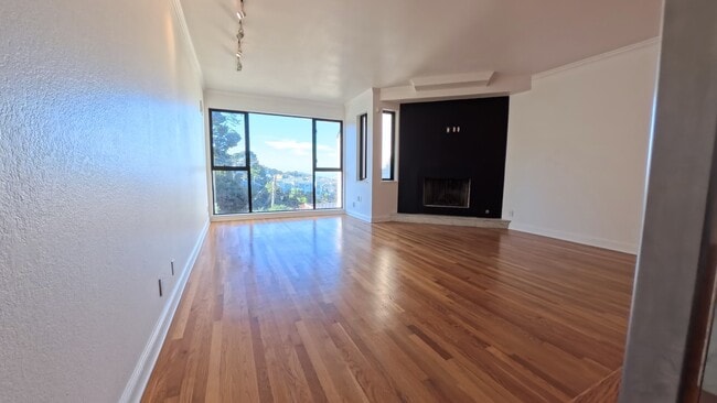 5003 Diamond Heights Blvd