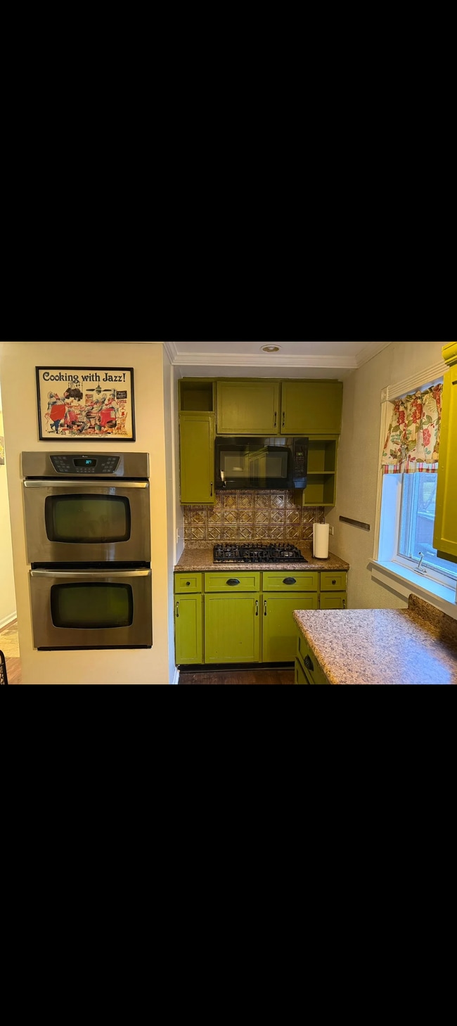 Photo - 28 N 7th Ave