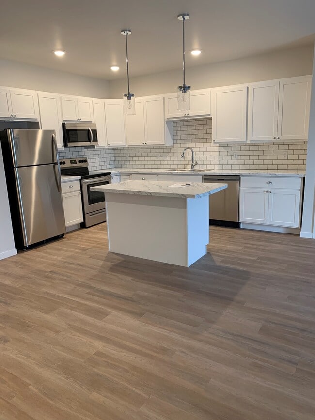 Building Photo - The Landings Rental