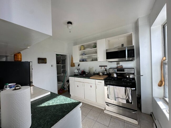 Photo - 77 Dikeman St