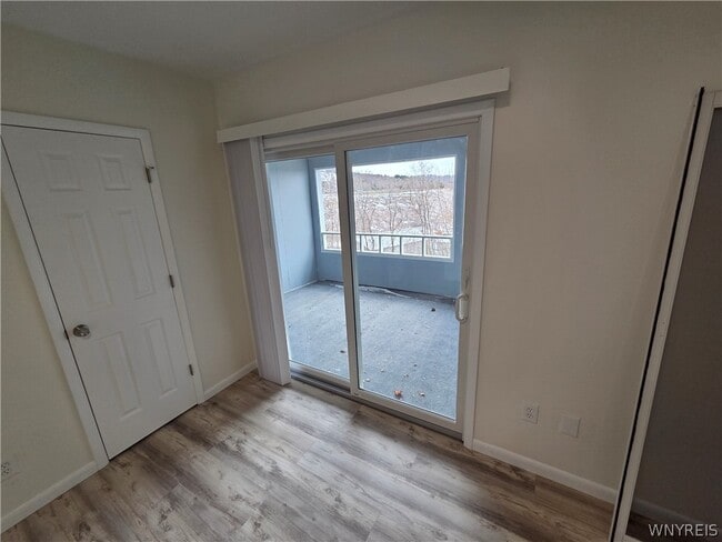 Photo - 255 Portage Rd