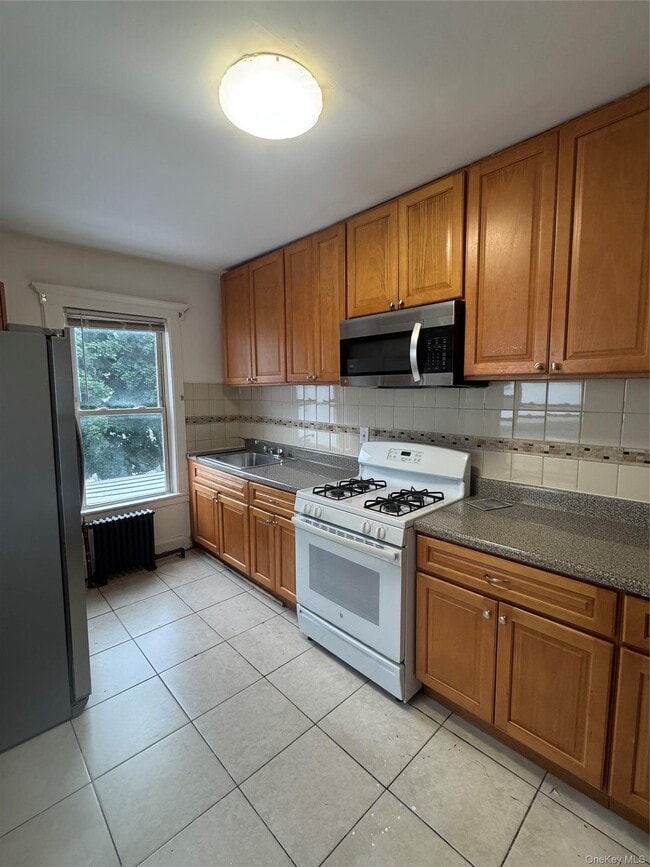 Photo - 525 E 5th St