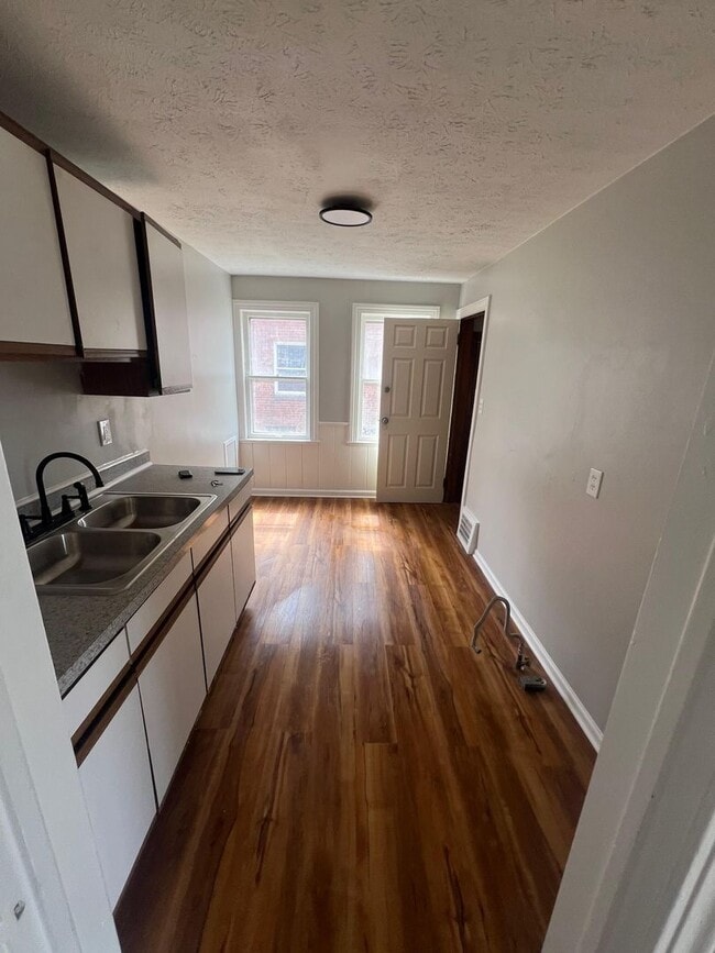 Photo - 525 E 222nd St Unit 2