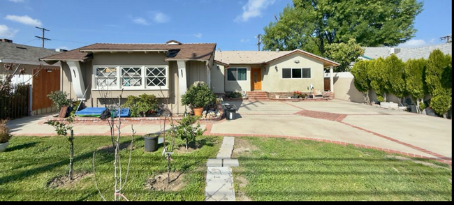 Photo - 5921 Fallbrook Ave House