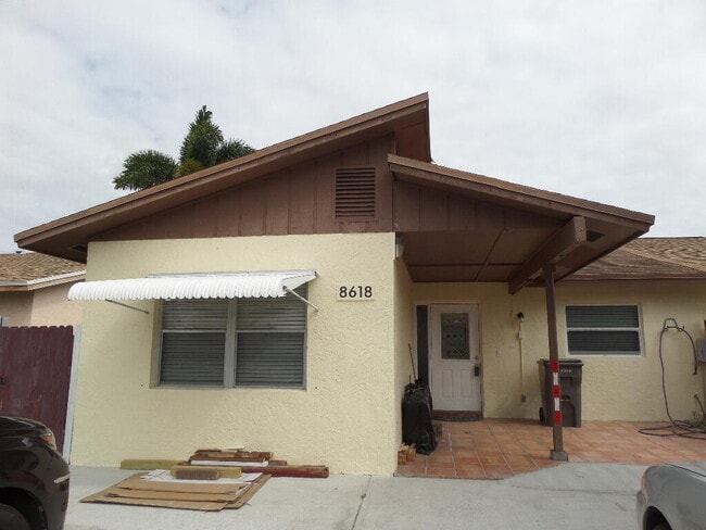 Building Photo - 8618 Crater Terrace